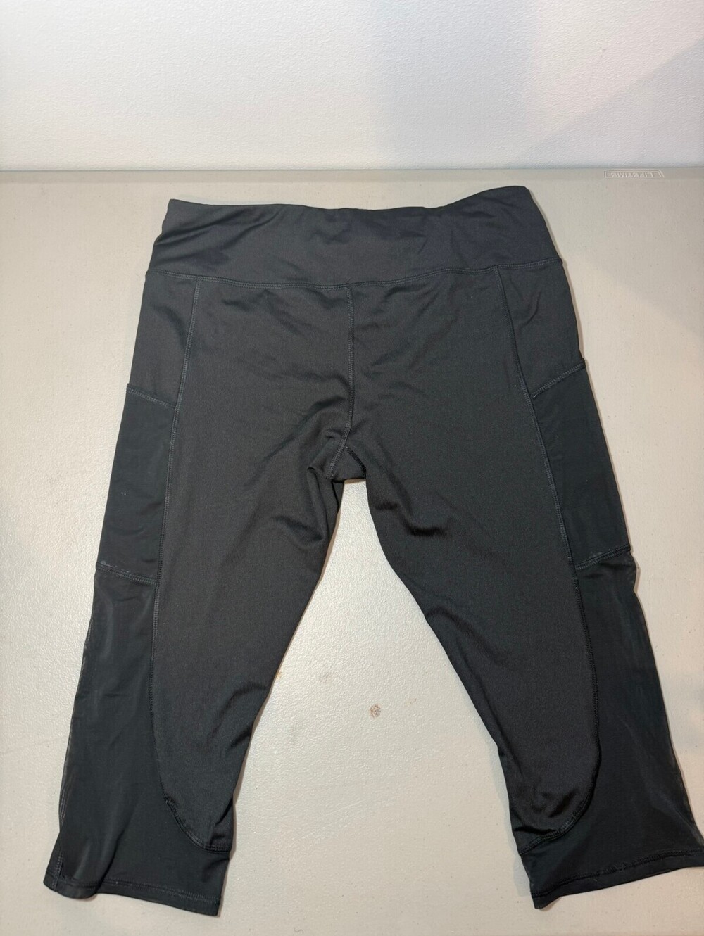 Avia Black Capri Leggings Size L/G (12-14)